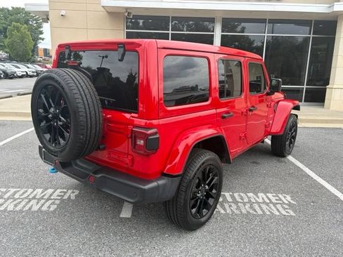 Used 2024 Jeep Wrangler Unlimited Sahara w/ Technology Group AWD/4WD image 8