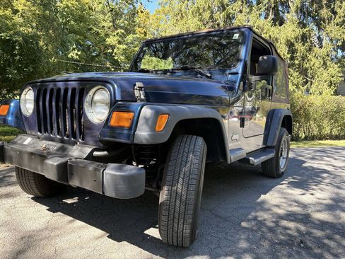 Used 2004 Jeep Wrangler SE AWD/4WD image 3
