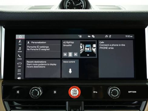 Certified 2025 Porsche Macan AWD/4WD image 17