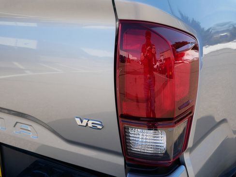 Used 2022 Toyota Tacoma SR image 17