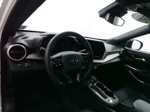 Used 2026 Chevrolet Trax RS FWD image 15