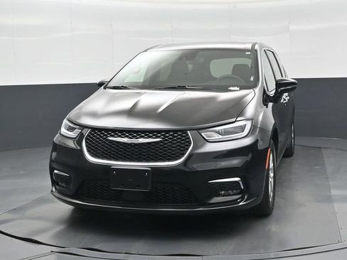 Used 2025 Chrysler Pacifica Select FWD image 8
