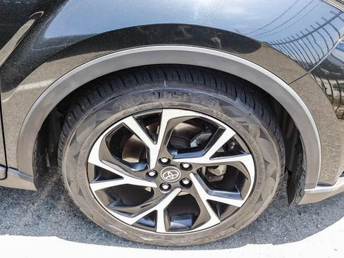Used 2020 Toyota C-HR XLE FWD image 7