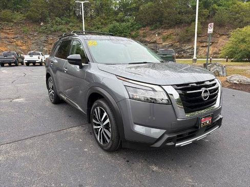 Certified 2024 Nissan Pathfinder Platinum w/ Cargo Package AWD/4WD image 7