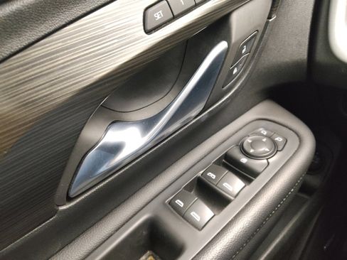 Used 2022 GMC Terrain SLT w/ Infotainment Package II FWD image 27
