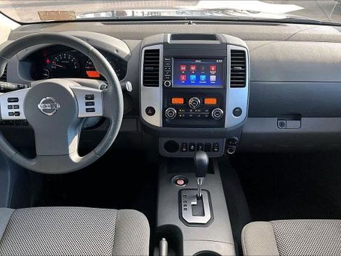 Certified 2021 Nissan Frontier SV w/ Midnight Edition Floor Mats image 15