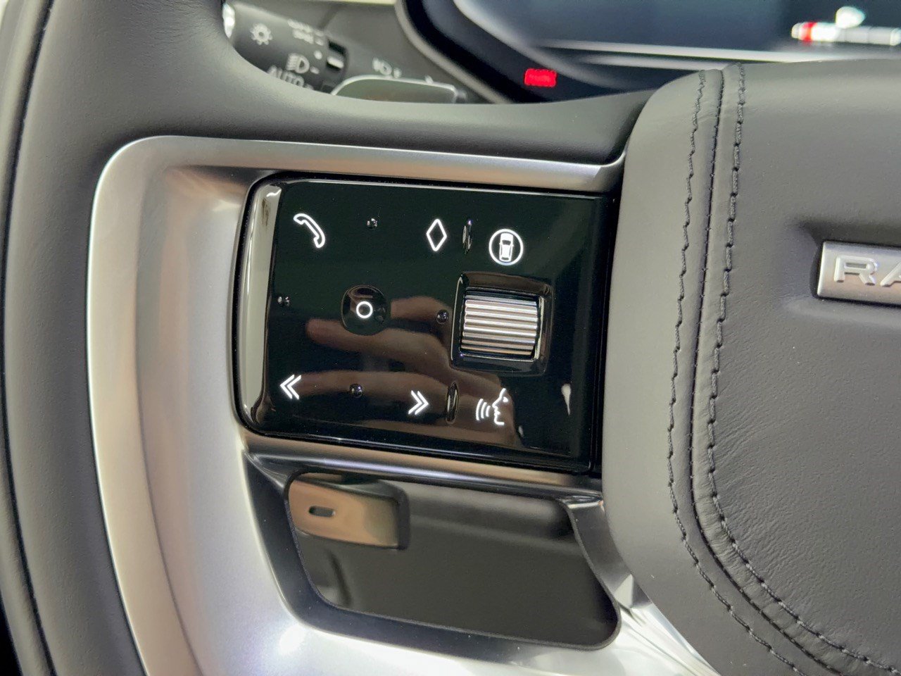New 2026 Land Rover Range Rover SE AWD/4WD image 18