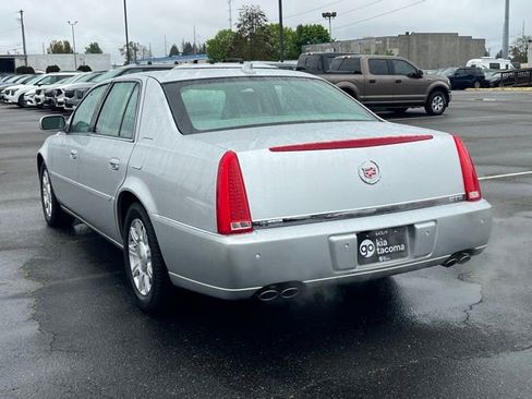 Used 2009 Cadillac DTS w/ Sun And Navigation Package FWD image 7