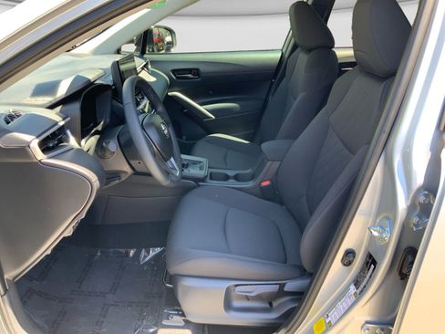Used 2026 Toyota Corolla Cross LE FWD image 16