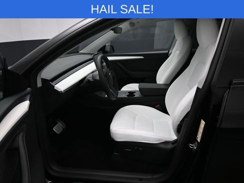 Used 2025 Tesla Model Y Performance image 9