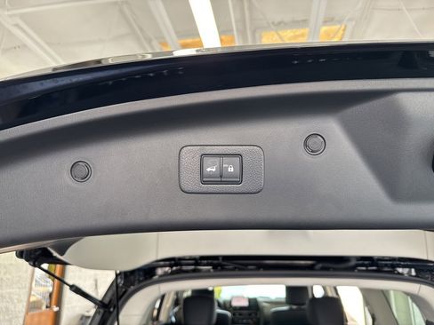 Used 2024 Nissan Armada Platinum w/ Captain's Chairs Package image 13