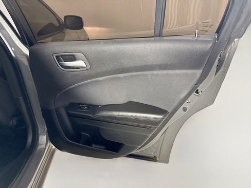 Used 2018 Dodge Charger SXT w/ Blacktop Package RWD image 28