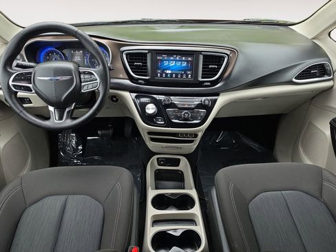 Used 2021 Chrysler Voyager L FWD image 10