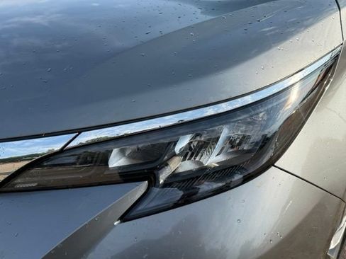 Used 2026 Toyota Sienna XLE FWD image 9