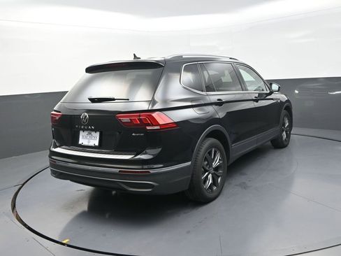 Used 2023 Volkswagen Tiguan SE w/ Panoramic Sunroof Package AWD/4WD image 11