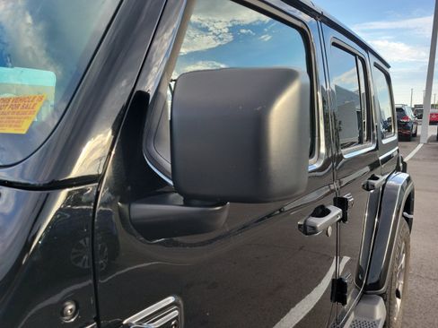 Used 2018 Jeep Wrangler Unlimited Sahara AWD/4WD image 7