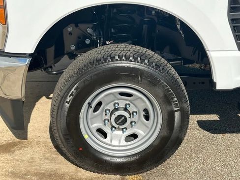 New 2026 Ford F250 XL w/ FX4 Off-Road Package AWD/4WD image 6