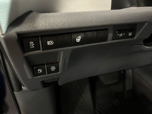 Used 2023 Toyota Sienna XSE AWD/4WD image 13