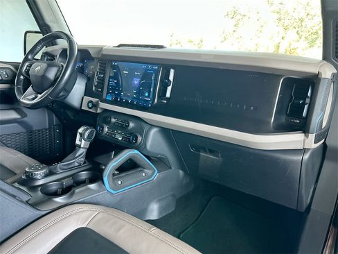 Used 2022 Ford Bronco Wildtrak image 37