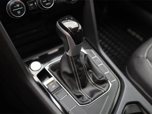 Certified 2024 Volkswagen Taos SE image 19