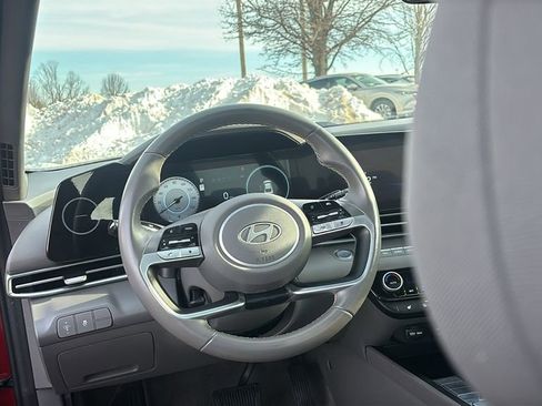 Used 2025 Hyundai Elantra SEL image 13