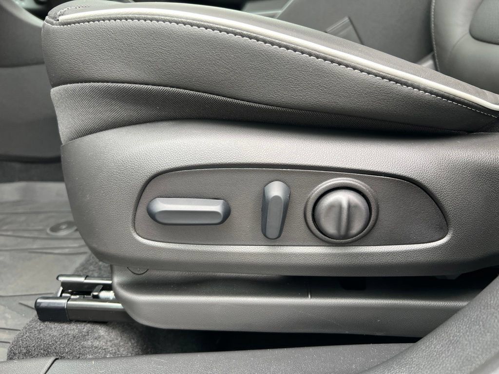 Used 2026 Buick Encore GX Avenir w/ Avenir Technology Package AWD/4WD image 11