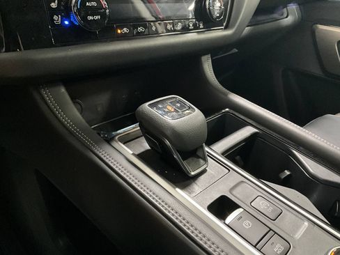 Used 2024 Nissan Pathfinder Platinum w/ Cargo Package AWD/4WD image 17