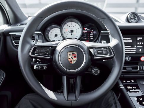 Used 2025 Porsche Macan GTS image 54