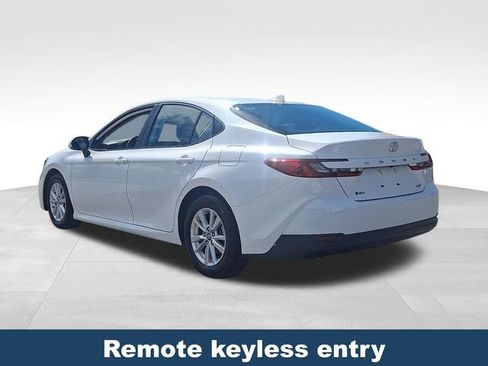 Used 2025 Toyota Camry LE image 5