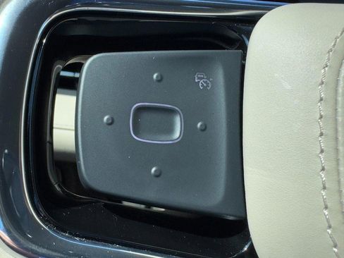 Certified 2024 Lincoln Nautilus Premier image 18