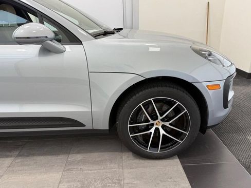 Certified 2025 Porsche Macan AWD/4WD image 10
