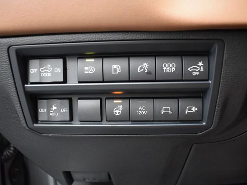 Used 2025 Toyota Tundra 1794 Edition AWD/4WD image 31
