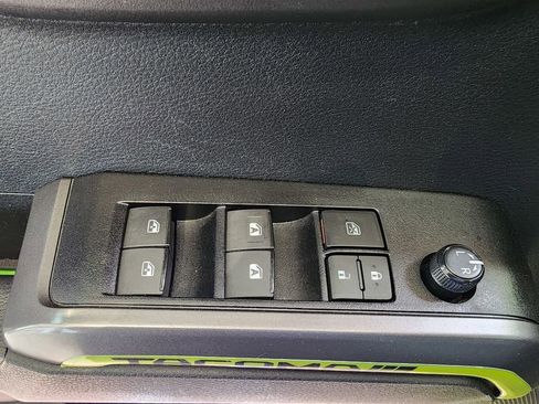 Used 2023 Toyota Tacoma TRD Off-Road image 15
