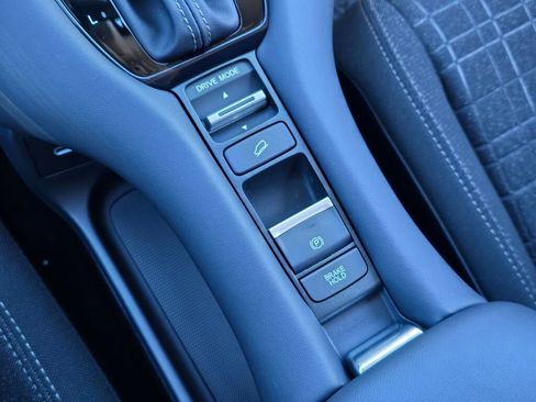 Certified 2025 Honda HR-V LX image 27