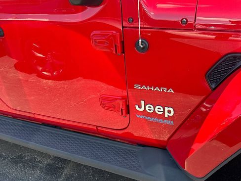Used 2022 Jeep Wrangler Unlimited Sahara w/ Cold Weather Group AWD/4WD image 5