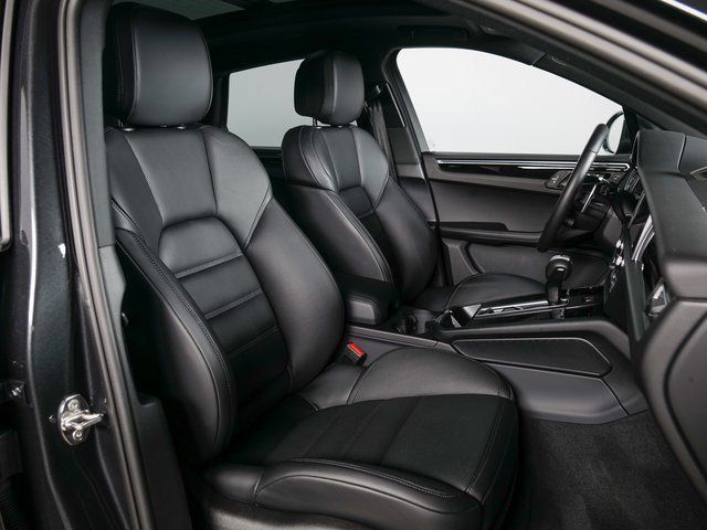 Certified 2026 Porsche Macan AWD/4WD image 11