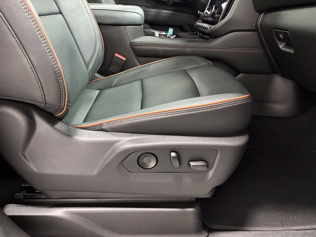 Used 2026 GMC Yukon XL AT4 AWD/4WD image 59