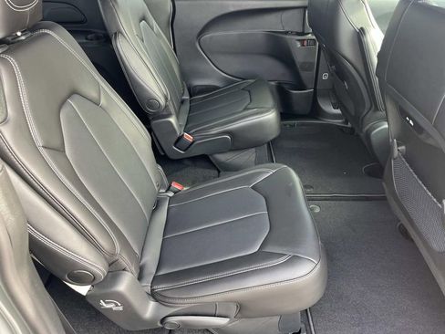 New 2026 Chrysler Pacifica Select image 13