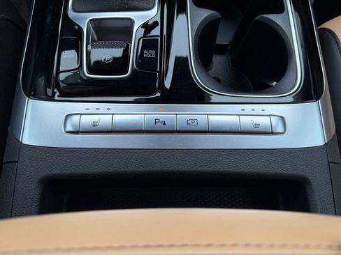 Used 2023 Kia Carnival EX image 17