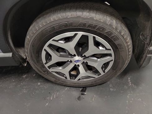 Used 2020 Subaru Forester Premium image 11