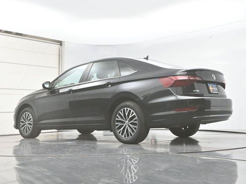 Certified 2021 Volkswagen Jetta SE FWD image 35