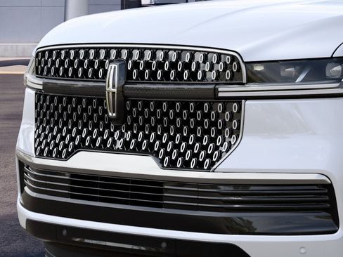 New 2027 Lincoln Navigator Reserve AWD/4WD image 16