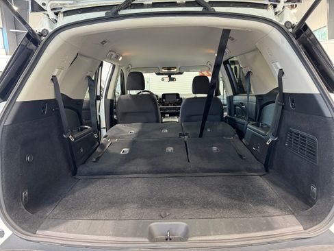 Used 2022 Nissan Pathfinder SV AWD/4WD image 10