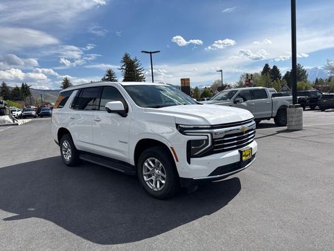 Used 2025 Chevrolet Tahoe LT AWD/4WD image 3