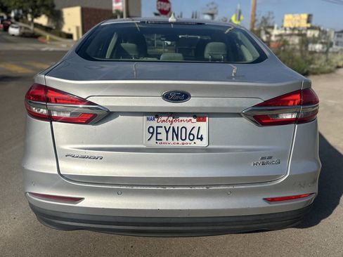 Used 2019 Ford Fusion SE image 4
