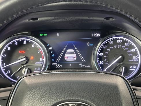 Used 2020 Toyota Camry XLE image 19