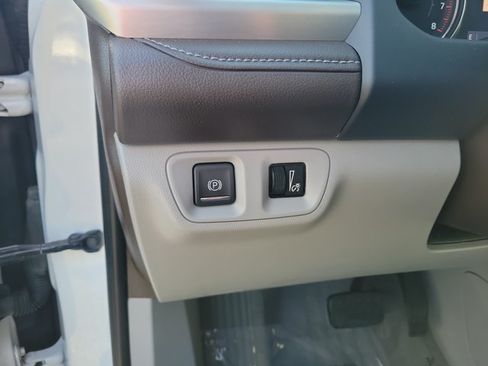 Used 2021 GMC Acadia SLT FWD image 22