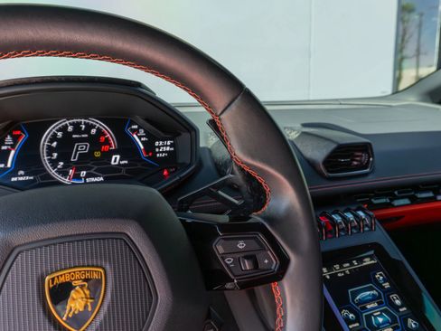 Used 2022 Lamborghini Huracan EVO RWD image 60