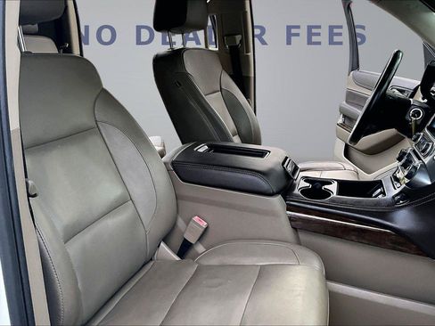 Used 2018 Chevrolet Suburban LT RWD image 28