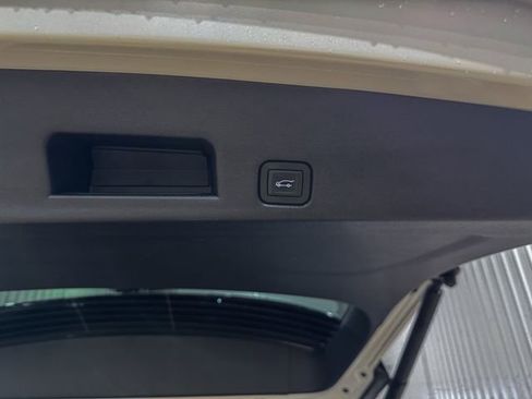 Used 2024 Chevrolet Traverse Z71 image 6